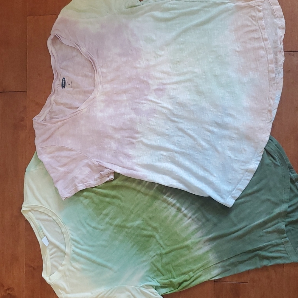 Old Navy tie dye tshirt